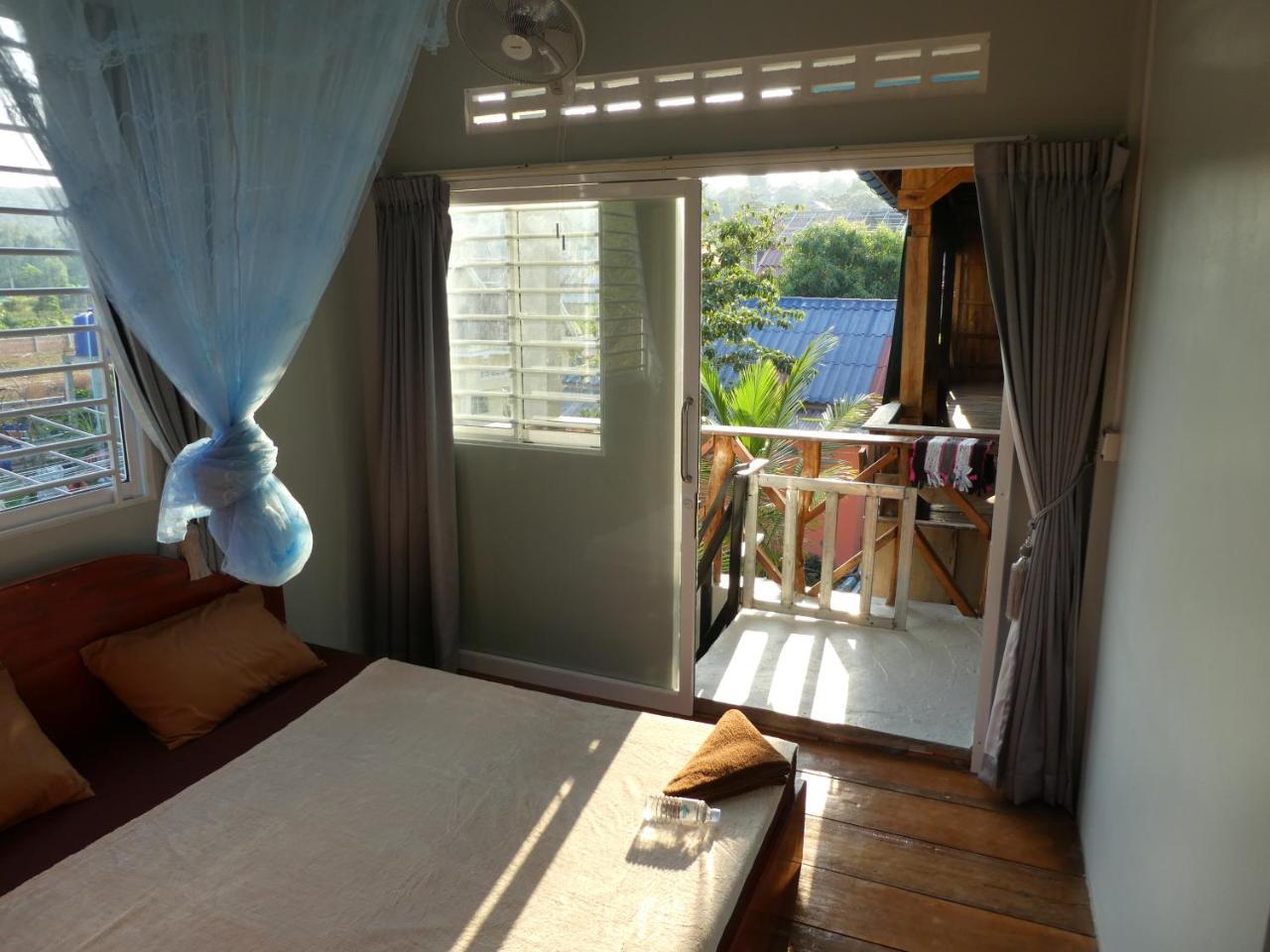 Ing Ing Guesthouse Đảo Koh Rong Samloem Ngoại thất bức ảnh